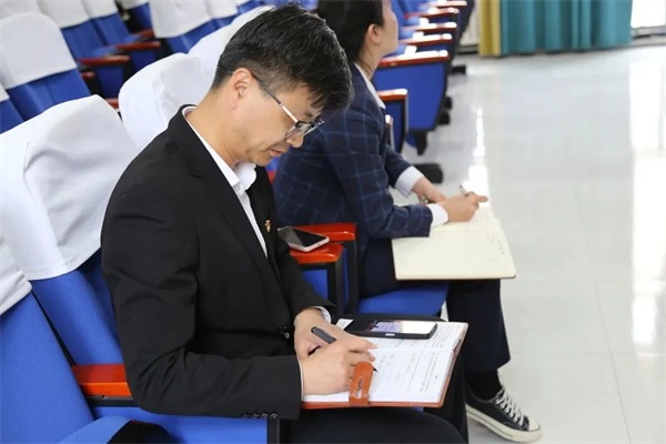 杨校长青年教师培训