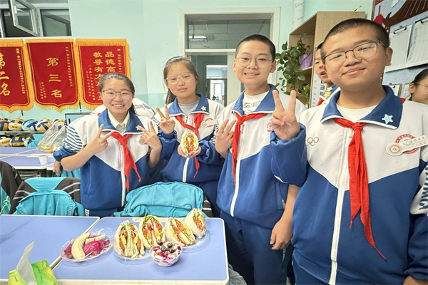 “英”你而美味 “语”你共分享 ——记我校初二年级英语实践课