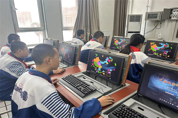 祖国在心中 爱拼才会赢 ——金科实验中学地理知识拼图大赛